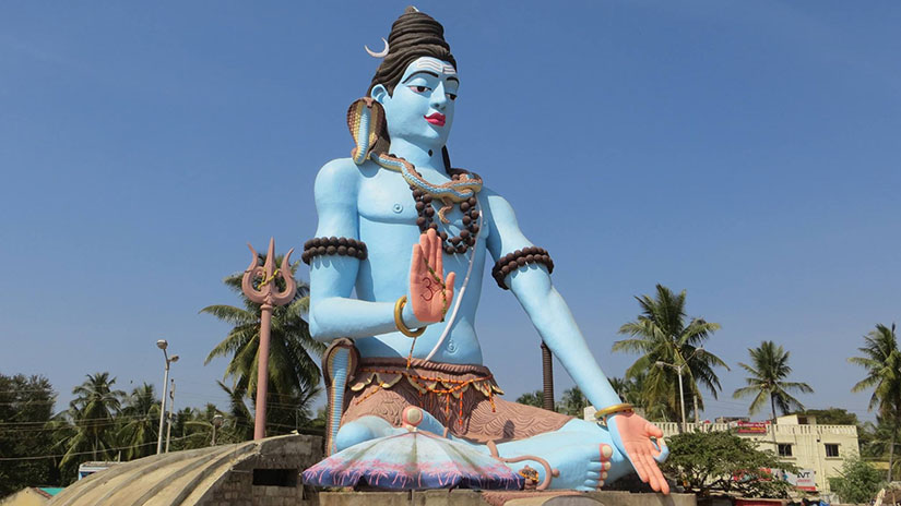 India trip statue