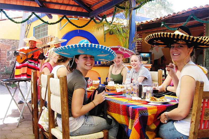 UWRF students embrace the culture of Mexico!
